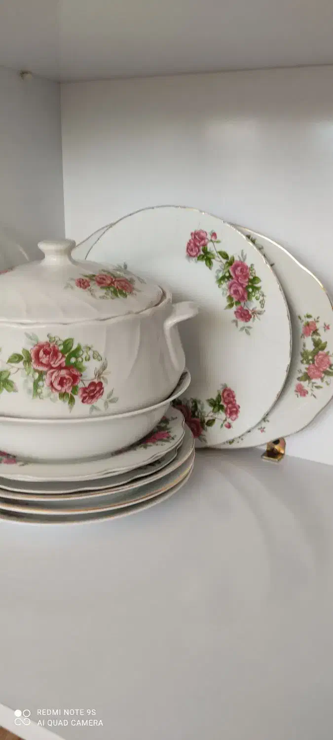 ظروف گلسرخی‌قدیمی|ظروف سرو و پذیرایی|مهاباد (آذربایجان غربی), |دیوار