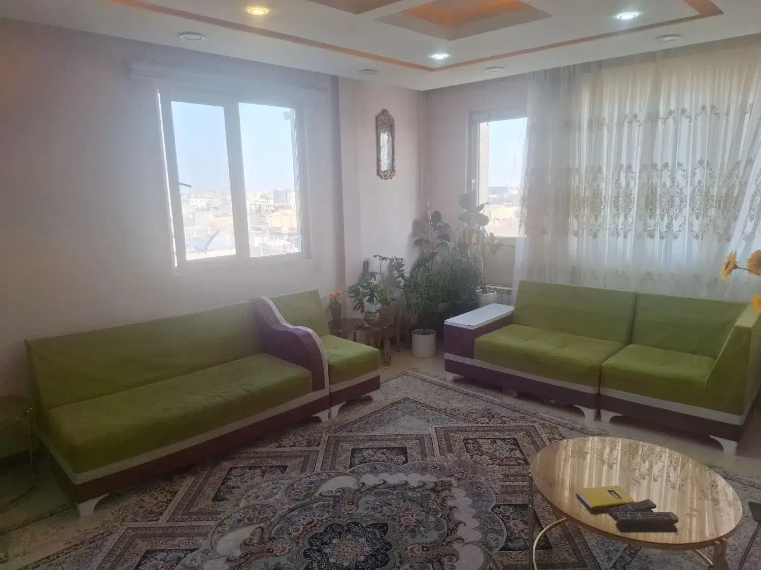 فروش یک دست مبل ۷ نفره راحتی ساخت تهران|مبلمان خانگی و میز عسلی|تربت جام, نظامی|دیوار