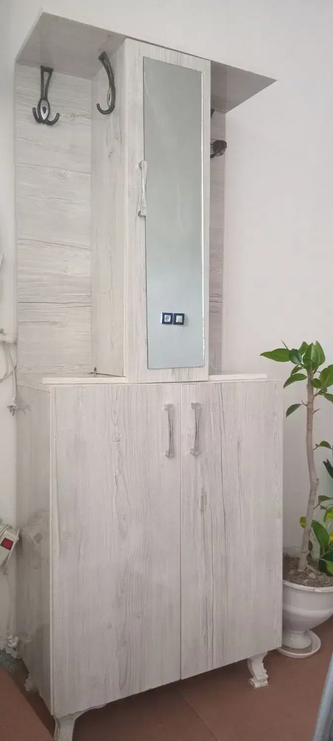 جاکفشی|جاکفشی، کمد، دراور|شاهین دژ, |دیوار