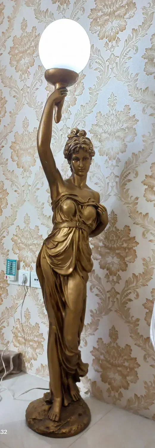 چراغ مجسمه کنار سالنی ابنما|صنایع دستی و سایر لوازم تزئینی|مشهد, الهیه|دیوار