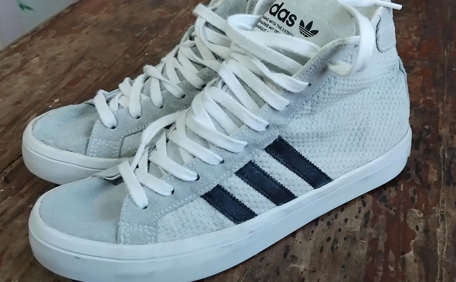 کفش اسنیکر ساقدار آدیداس اصل سایز ۴۲|کیف، کفش، کمربند|اسلامآباد غرب, |دیوار