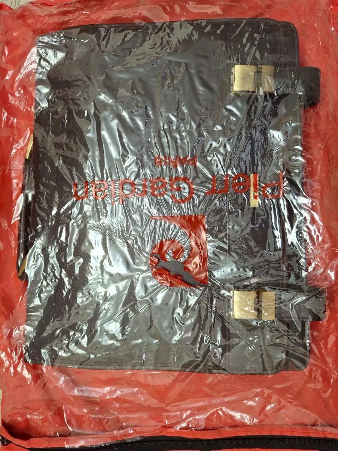 کیف چرم برند پیر کاردین|کیف، کفش، کمربند|اندیشه, اندیشه فاز ۲|دیوار