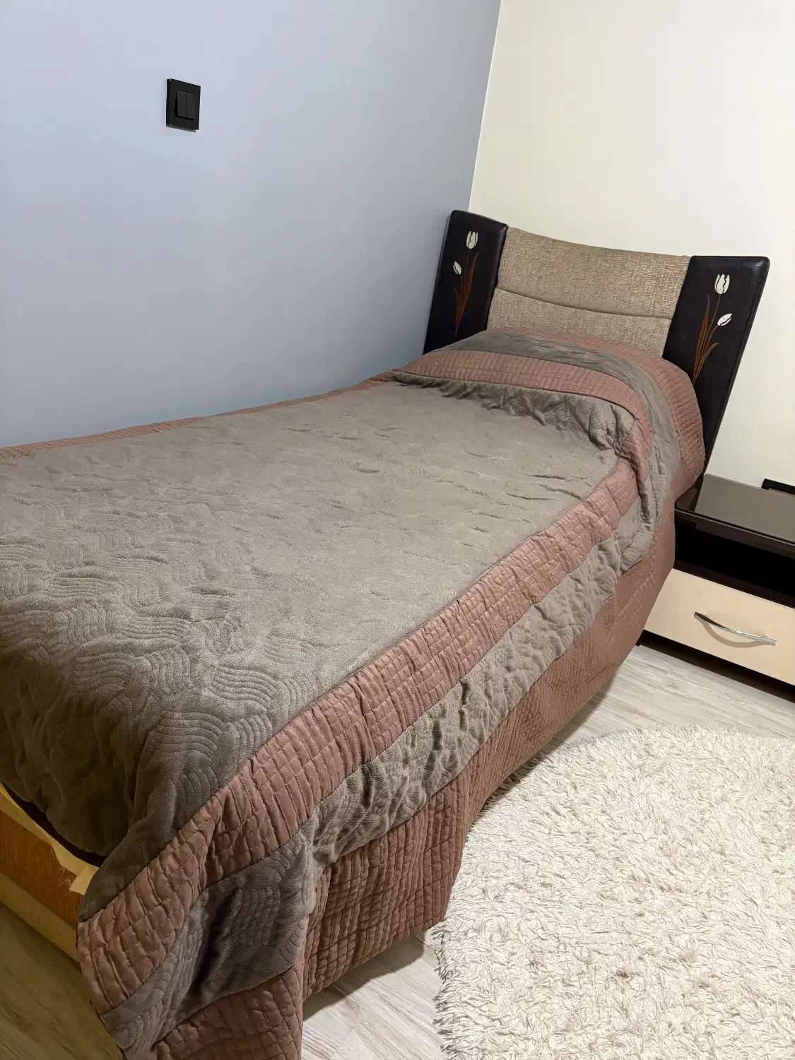 تخت خواب یکنفره همراه با پاتختی|تخت و سرویس خواب|تهران, ارم|دیوار