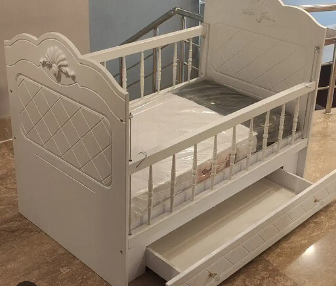 تخت نوزاد و کودک|تخت و صندلی بچه|تهران, امام زاده عبدالله|دیوار