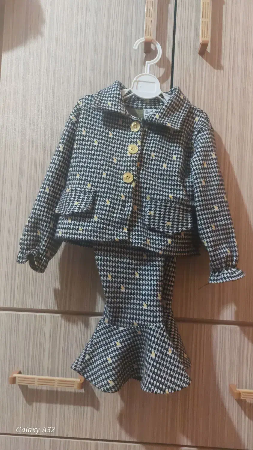 لباس بچه گانه|کفش و لباس بچه|صومعه‌سرا, |دیوار