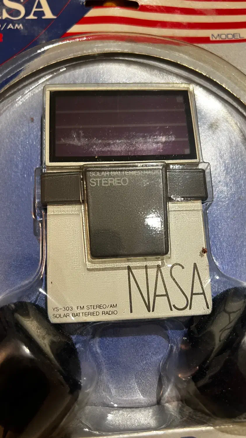 رادیو خورشیدی دهه ۷۰ آمریکایی اصلی|کلکسیون اشیاء عتیقه|شیراز, چوگیاه‎|دیوار