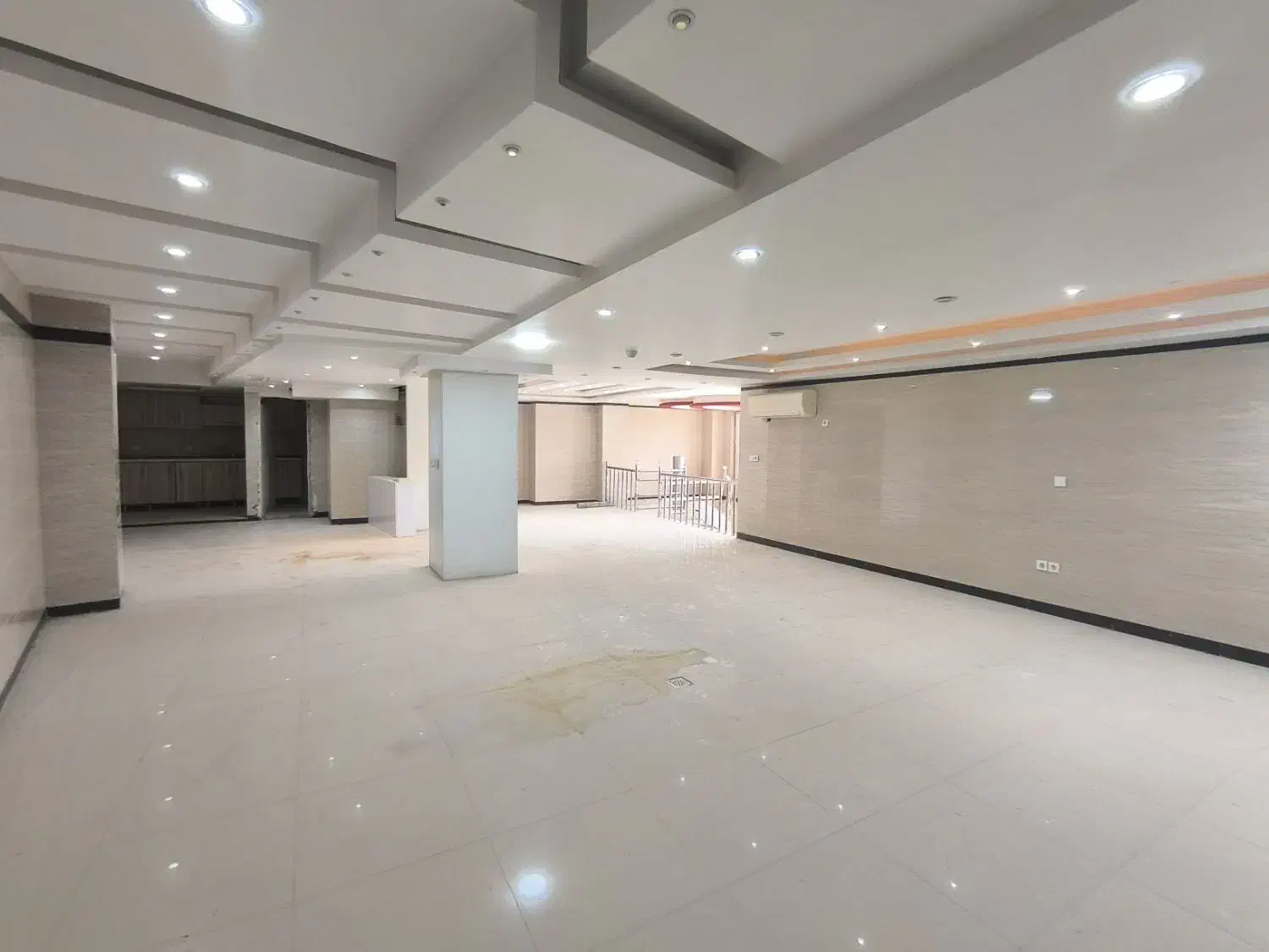 اجاره مغازه پلاک یک بلوار اصلی|اجارهٔ مغازه و غرفه|بندرعباس, |دیوار