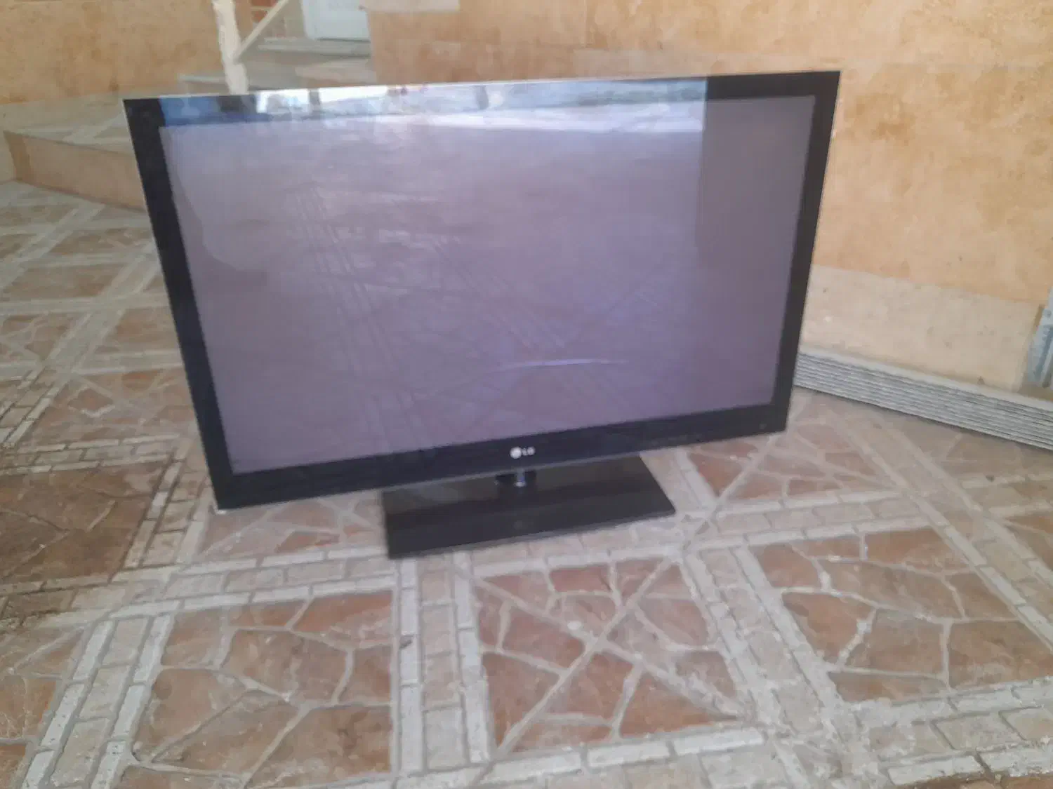 تلویزیون ۴۲ اینچ ال جی|تلویزیون و پروژکتور|لنگرود, |دیوار