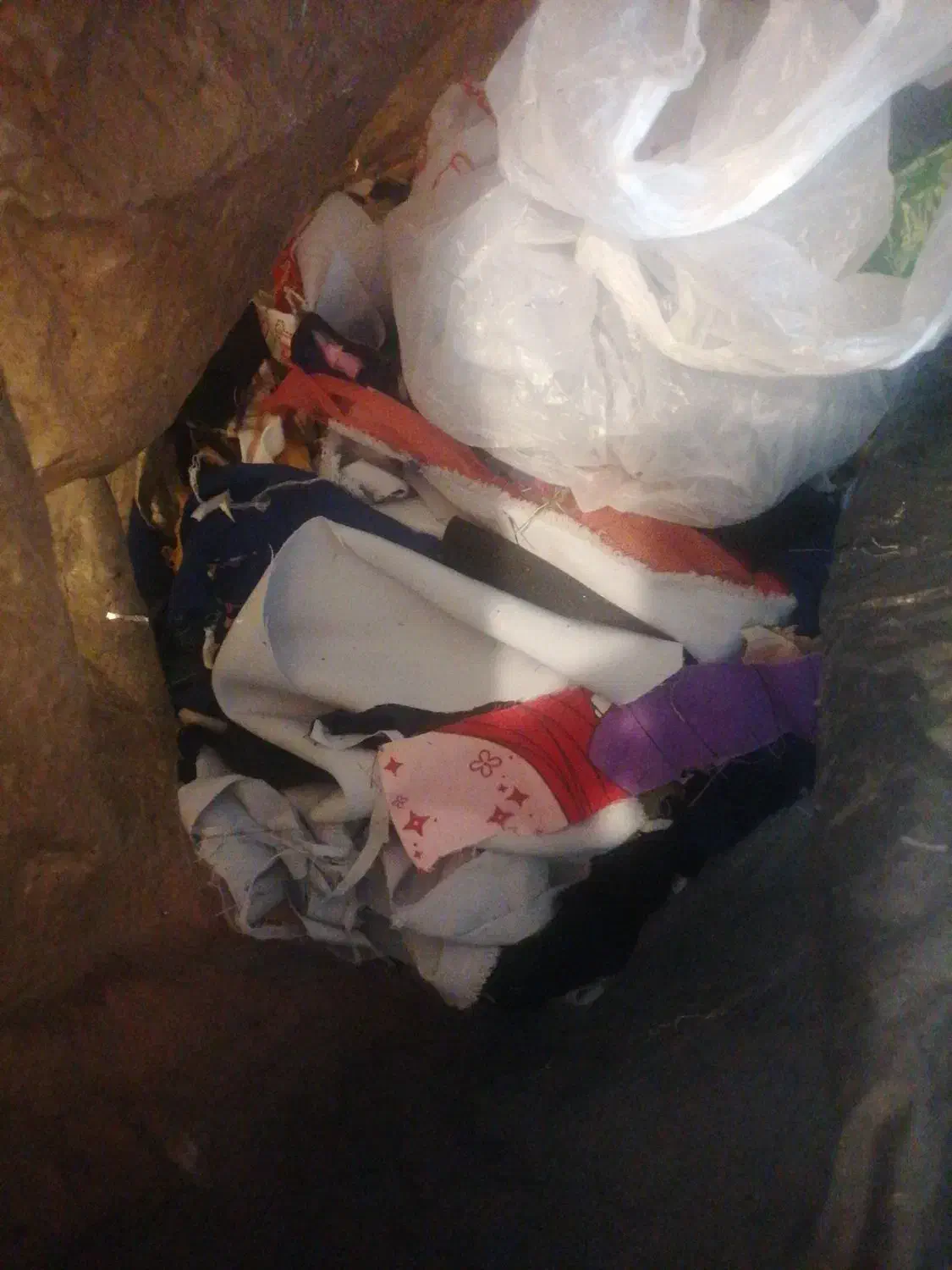 خرده پارچه|لوازم خیاطی و بافتنی|صدرا-فارس, فاز ۱|دیوار