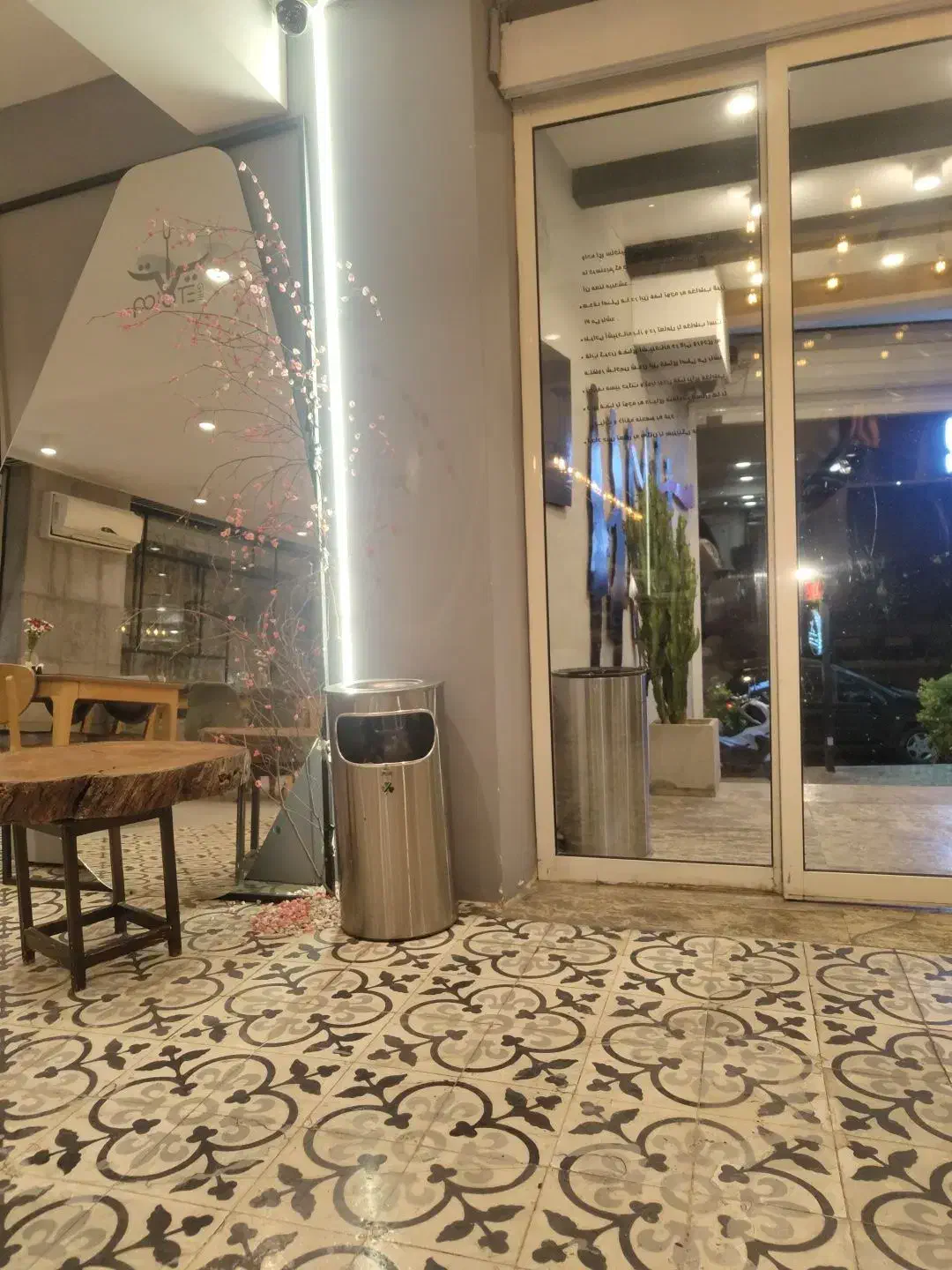 خدمات فروشگاه و رستوران|استخدام خدمات فروشگاه و رستوران|شیراز, زند|دیوار