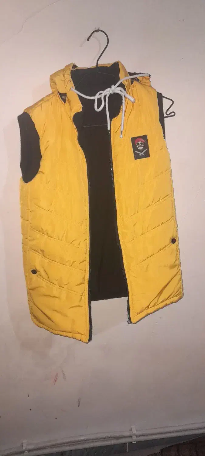 تعدادی لباس زنونه مردونه بچگانه|لباس|اندیشه, اندیشه فاز ۳|دیوار