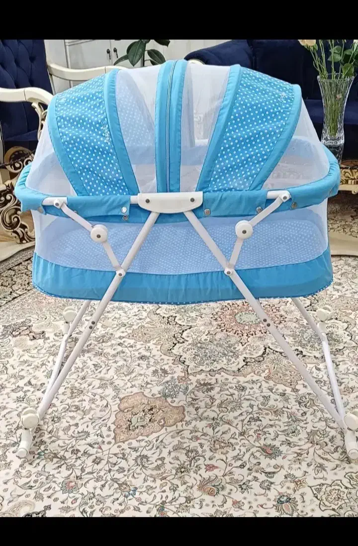 گهواره تمیز شیک چرخ دار قیمت عاالی|تخت و صندلی بچه|قم, امامزاده ابراهیم|دیوار