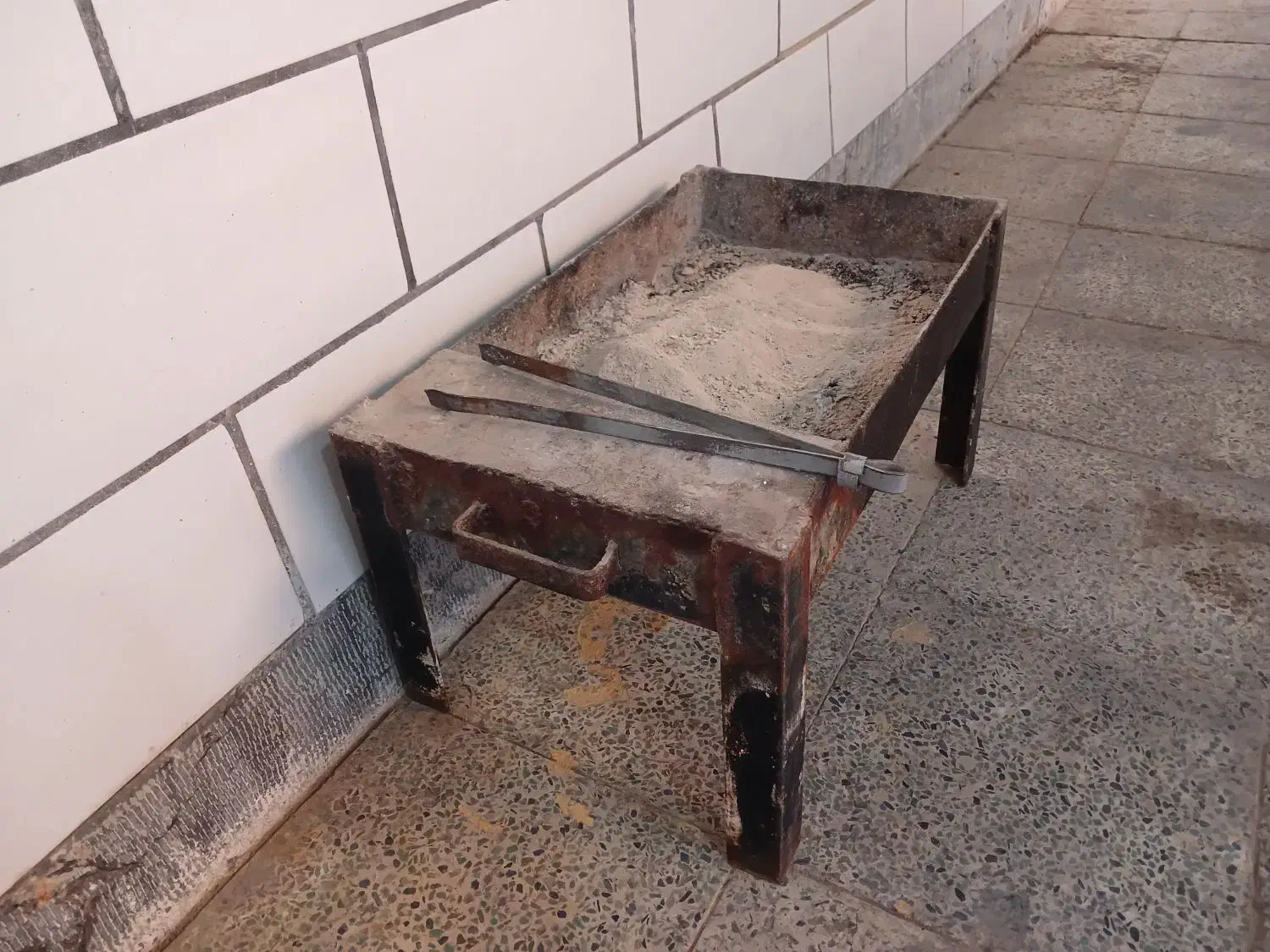 منقل|ظروف پخت‌وپز|رامهرمز, |دیوار