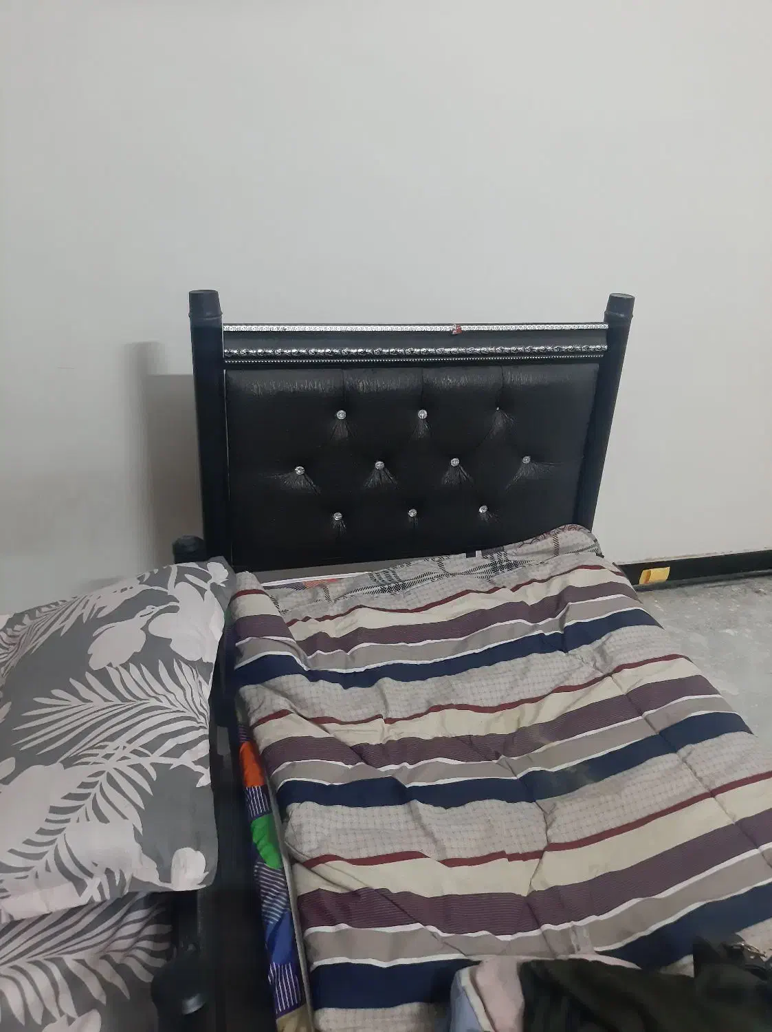 تخت خواب فلزی ۲عدد|تخت و سرویس خواب|کرمان, |دیوار