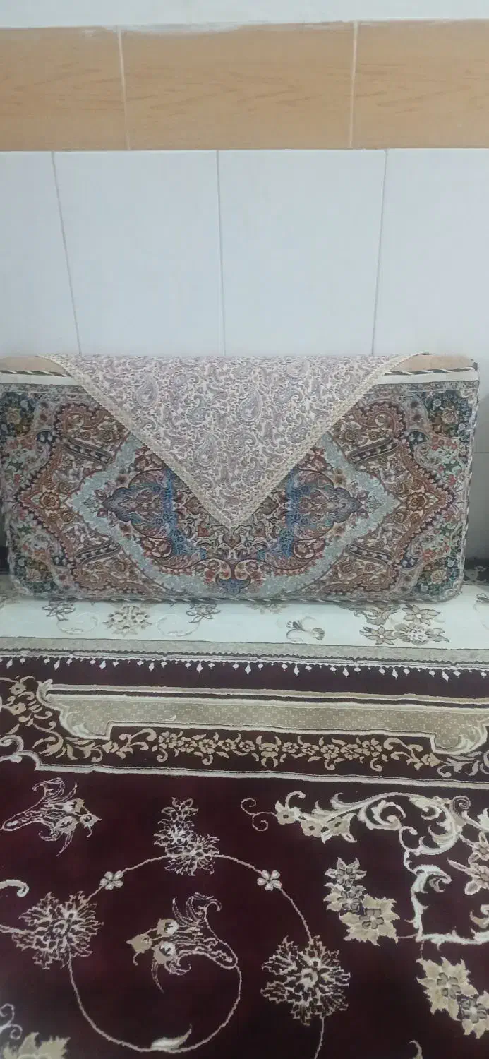 پشتی فرش تلویزیون و میزتلویزیون|فرش|قم, قلعه کامکار|دیوار