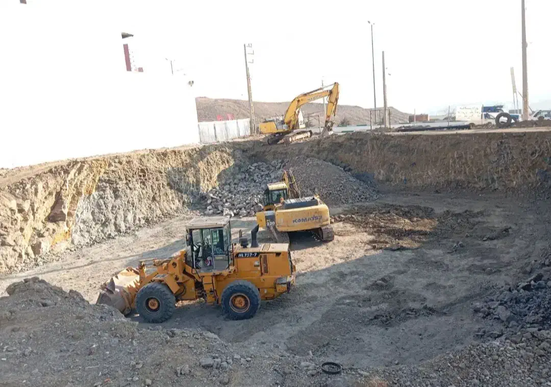 خاکبرداری گودبرداری تخریب با لودر و ماشین|خدمات حمل و نقل|قم, شهرک فاطمیه|دیوار