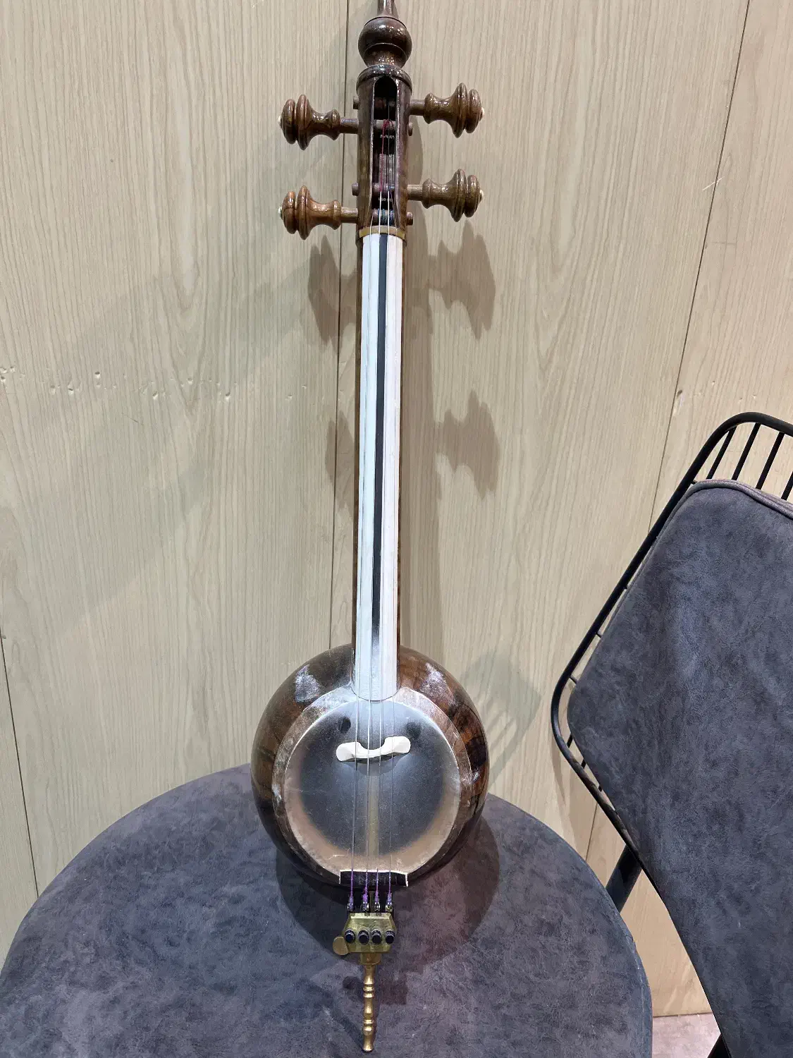 کمانچه عطا چوب ریشه گردو حرفه ای|سازهای سنتی|بومهن, |دیوار