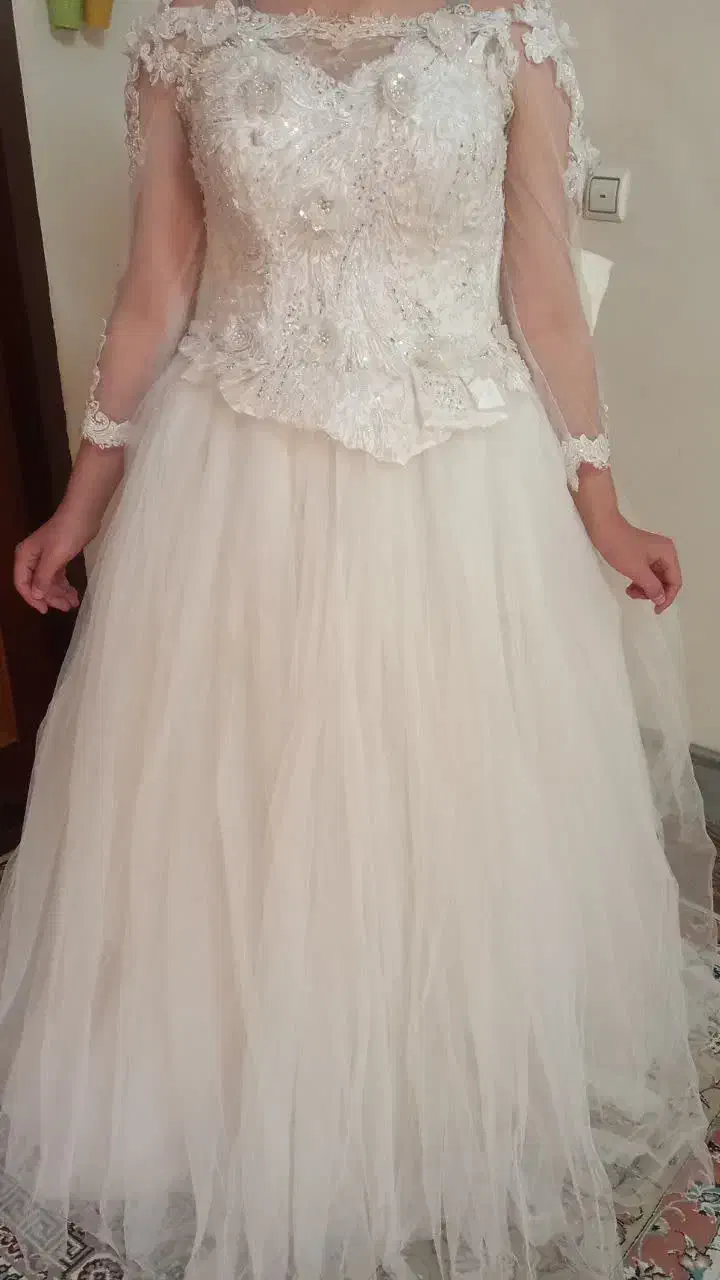 لباس|لباس|نیشابور, مسکن مهر نور|دیوار