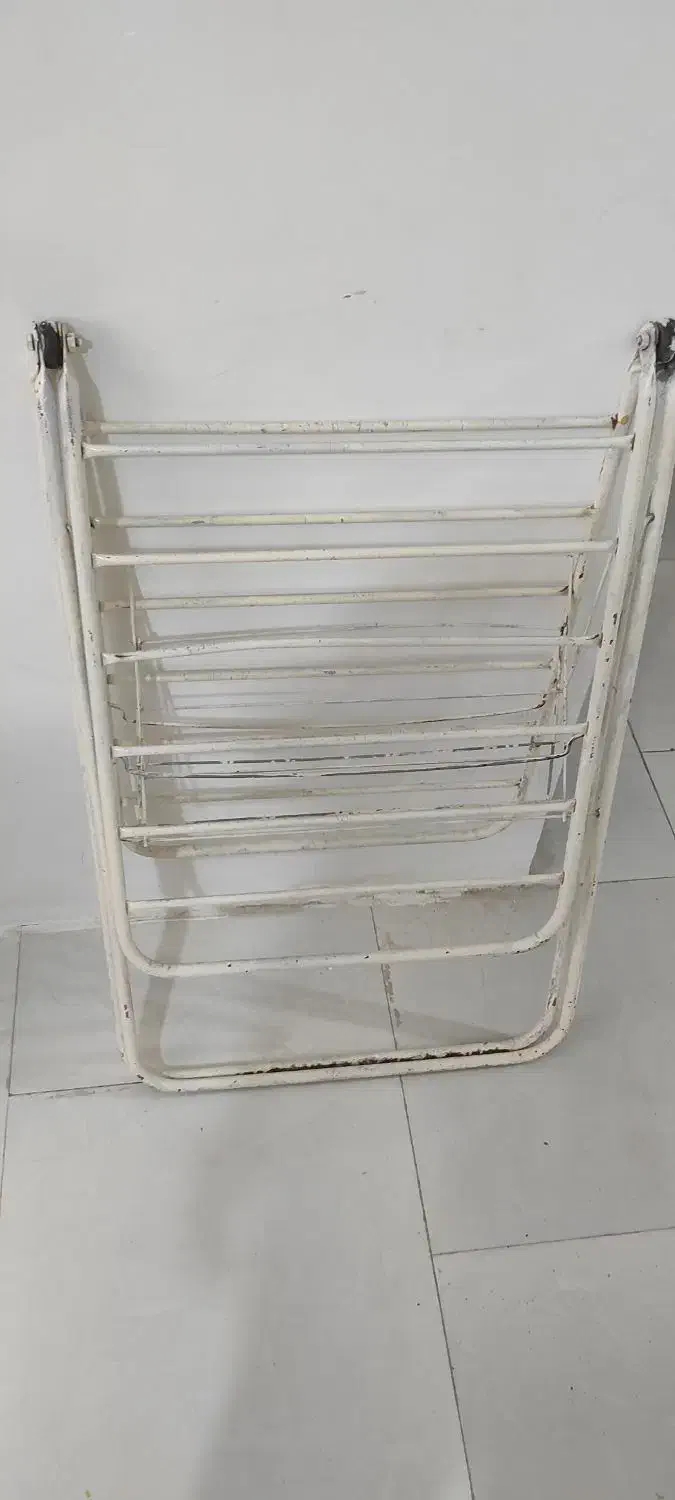 بند رخت آویز ایستاده تاشو سالم وتمیز و بزرگ|بندرخت و رختآویز|پرند, فاز ۴|دیوار