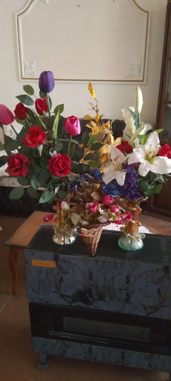 مقداری گل تزیینی و رومیزی ایستاده|گل مصنوعی|ارومیه, |دیوار