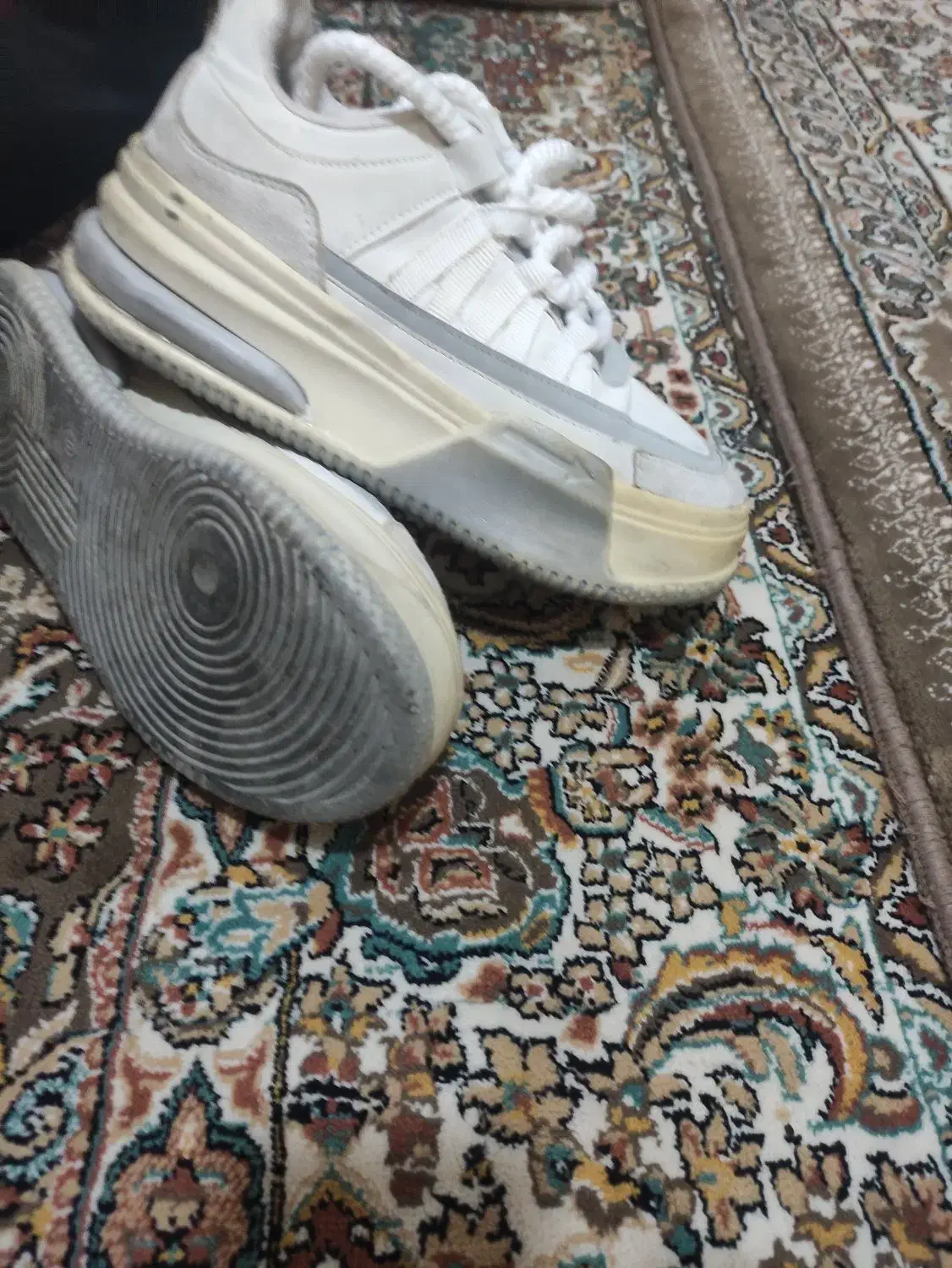 سلام کفش سفید ترتمیز به علت کوچک بودن سایز 39*40|کیف، کفش، کمربند|محمدیه-قزوین, |دیوار