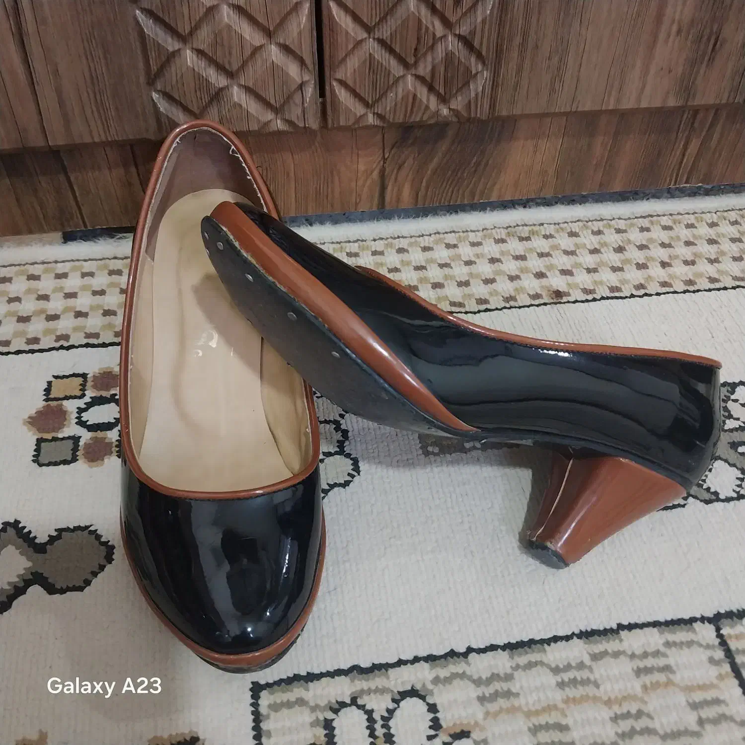 دو جفت کفش ورنی مشکی ۲۳۰۰۰۰تومان|کیف، کفش، کمربند|شیراز, شهرک سعدی|دیوار
