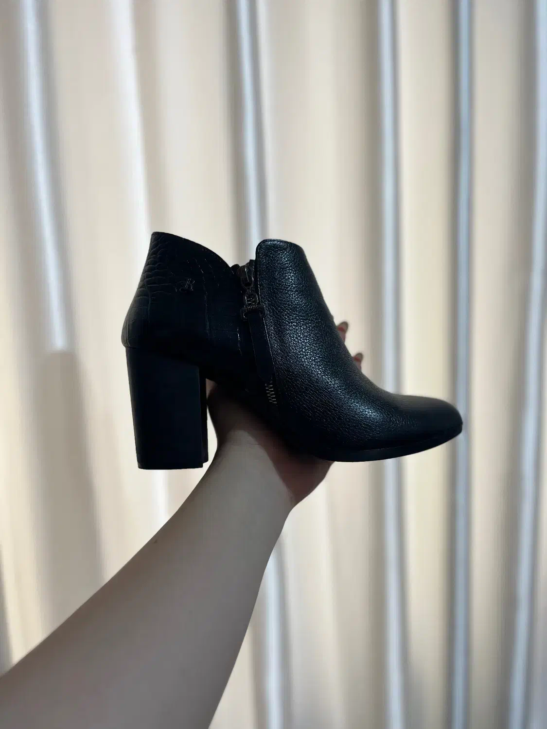 بوت چرم|کیف، کفش، کمربند|رشت, معلم|دیوار