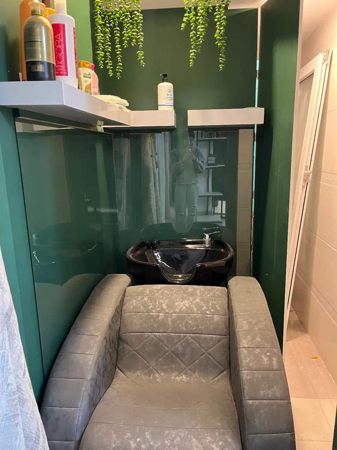 فروش پدیکور و سرشور و میز ناخن با شلف و صندلی|آرایشگاه و سالن‌های زیبایی|سمنان, |دیوار