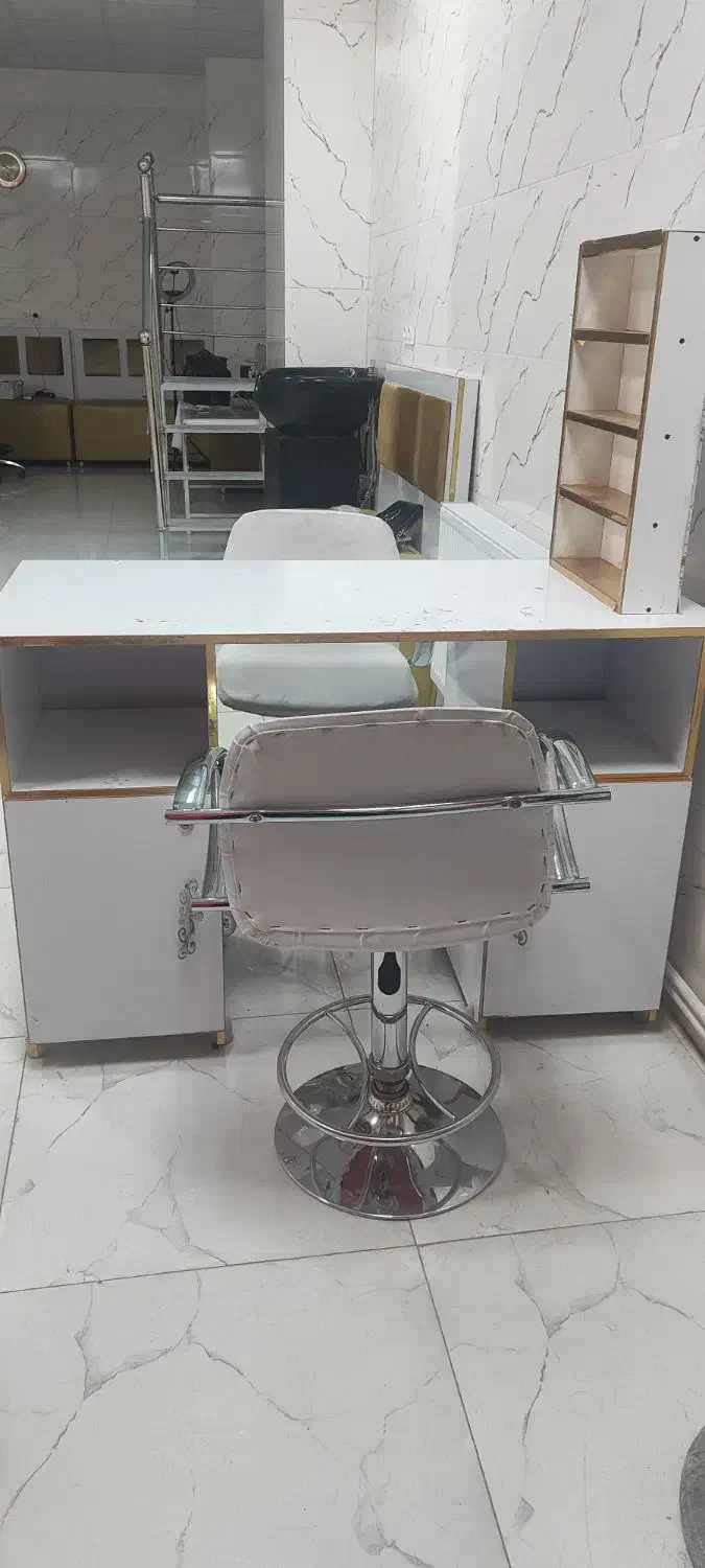 میز ناخن سالم و جنس محکم|آرایشگاه و سالن‌های زیبایی|ملایر, |دیوار