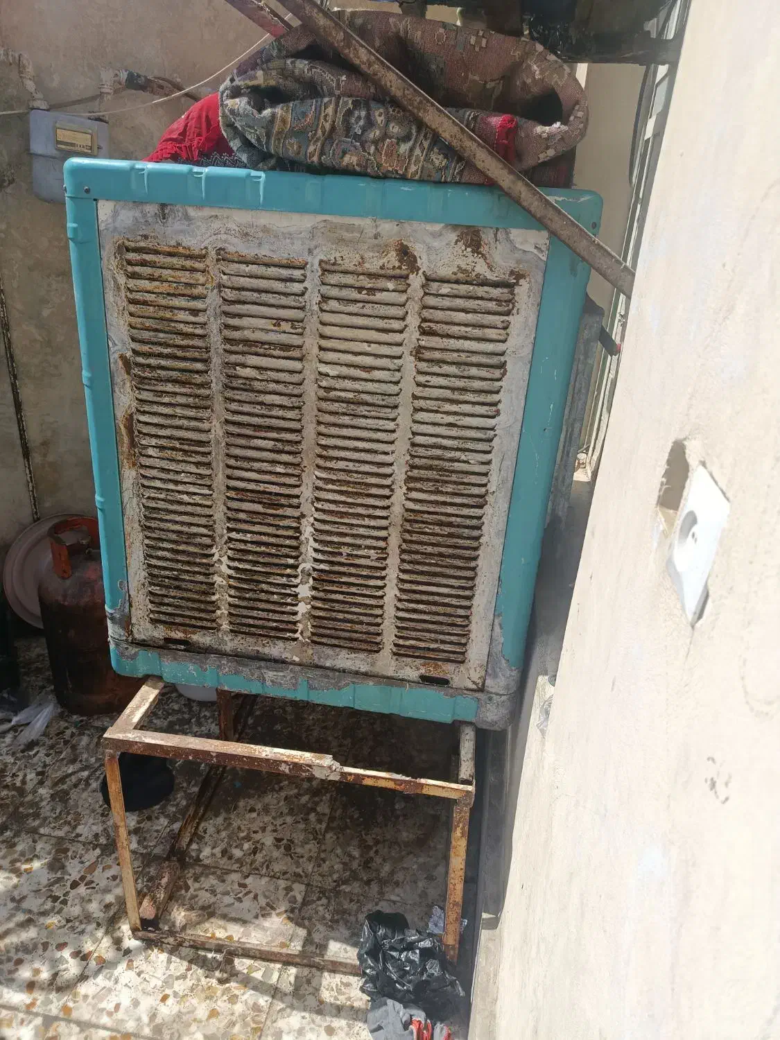 کولر آبی|کولر آبی|شیراز, کوشک میدان|دیوار