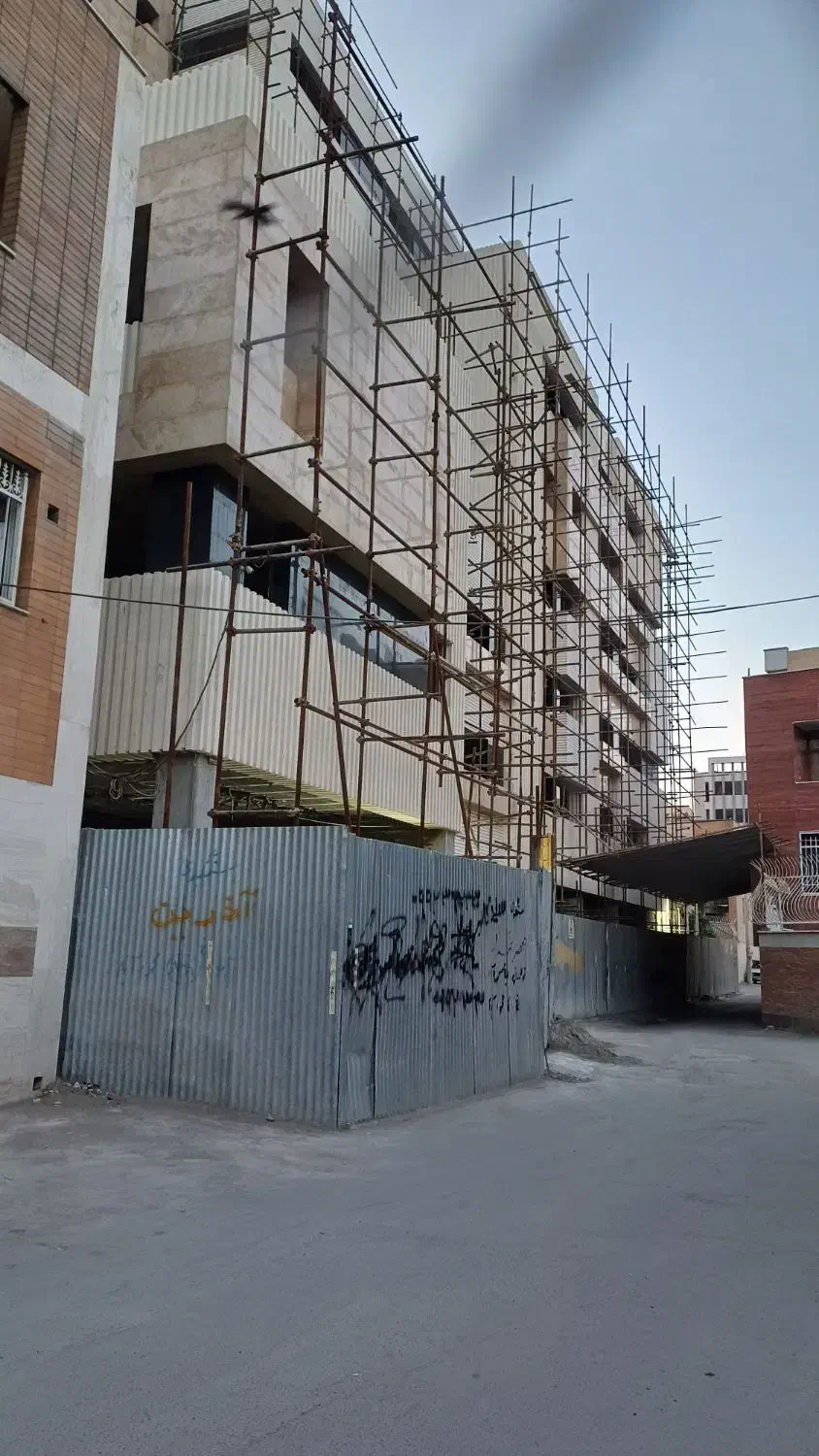 برقکار ساختمان ماهر و نیمه ماهر روزمزد|استخدام معماری، عمران و ساختمانی|اصفهان, برازنده|دیوار
