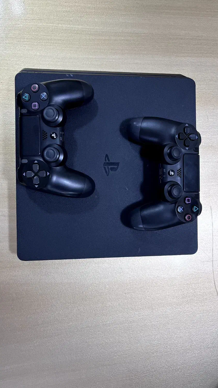 ps4 slim دو دسته بسیار بسیار کم کار|کنسول، بازی ویدئویی و آنلاین|سیرجان, |دیوار