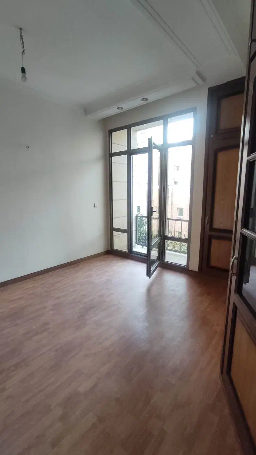 180 متر سه خواب سعادت آباد