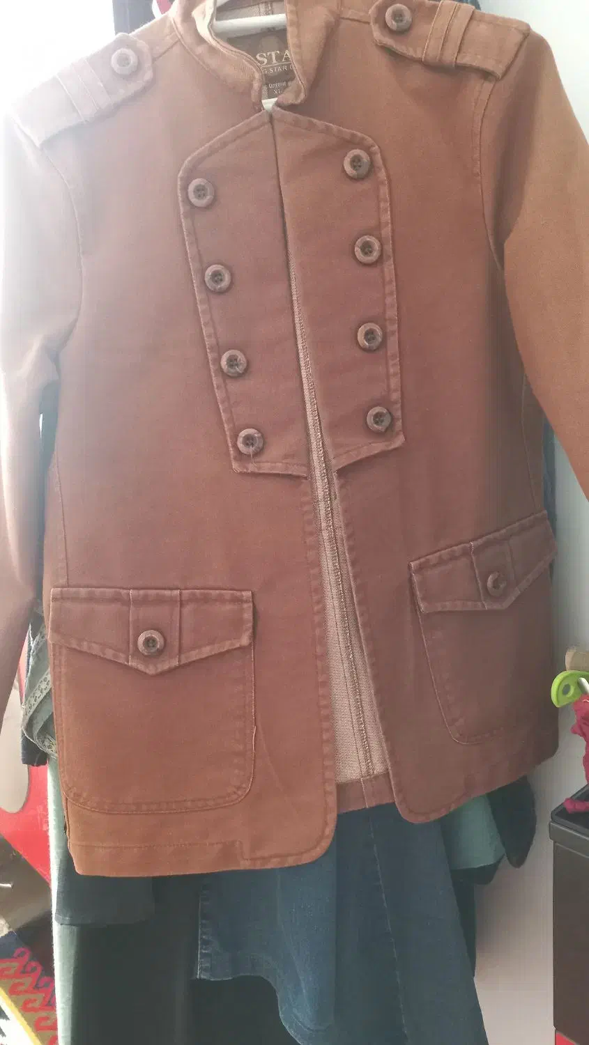 کت کتان|لباس|بندر انزلی, لیچارگی حسن رود|دیوار