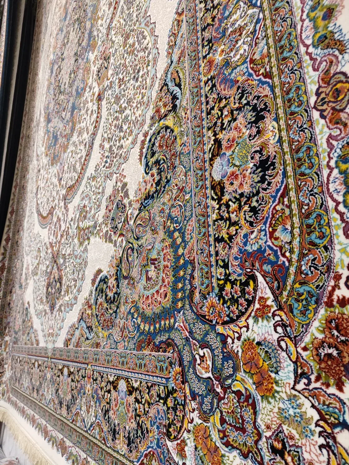 فرش تک|فرش|نیشابور, دارایی|دیوار