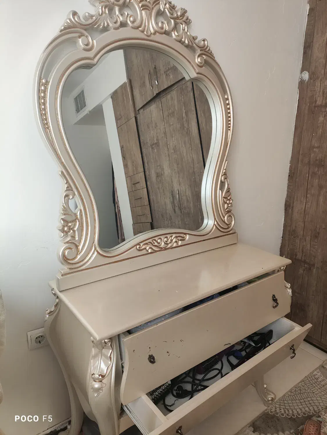 تخت دونفره همراه آینه دراور|تخت و سرویس خواب|مشهد, شهرک رازی (شهرک غرب)|دیوار