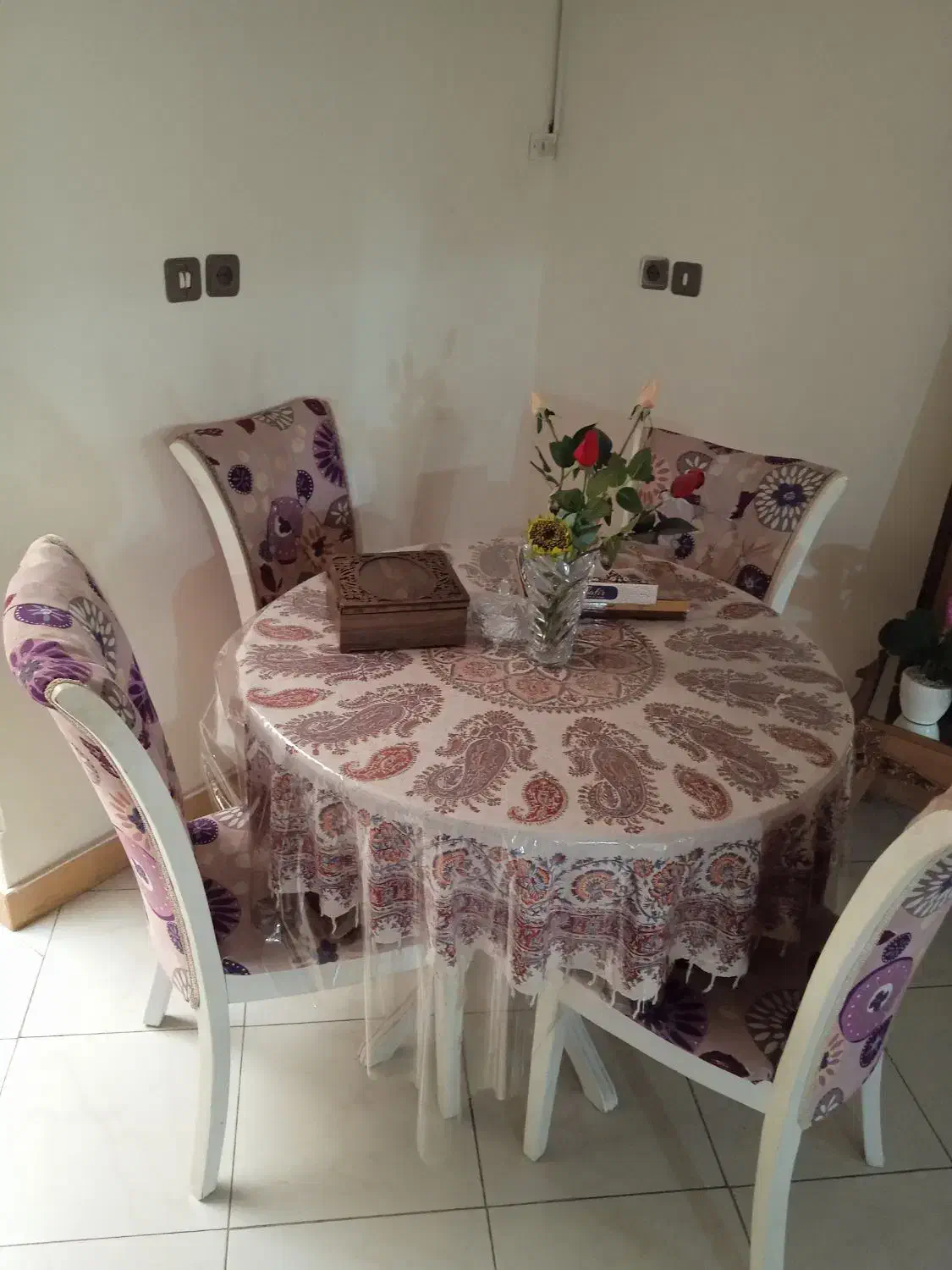 میز گرد تمیز|میز و صندلی غذاخوری|کرج, شاهینویلا|دیوار