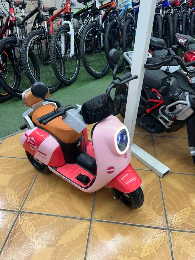 موتورشارژی وسپای دورنگ|اسباب‌‌بازی|قم, کیوانفر|دیوار