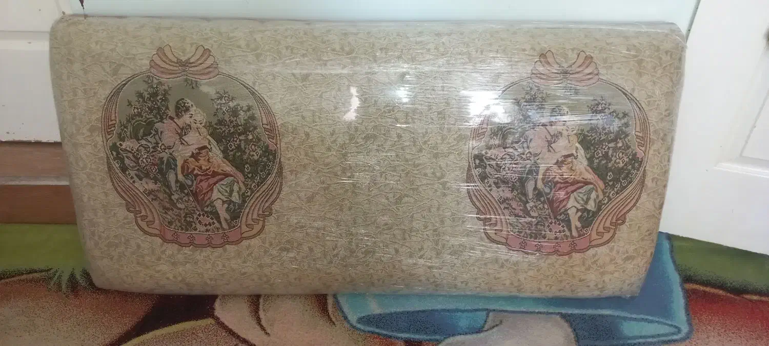 پشتی مثلثی|پشتی|چهاردانگه (تهران), |دیوار