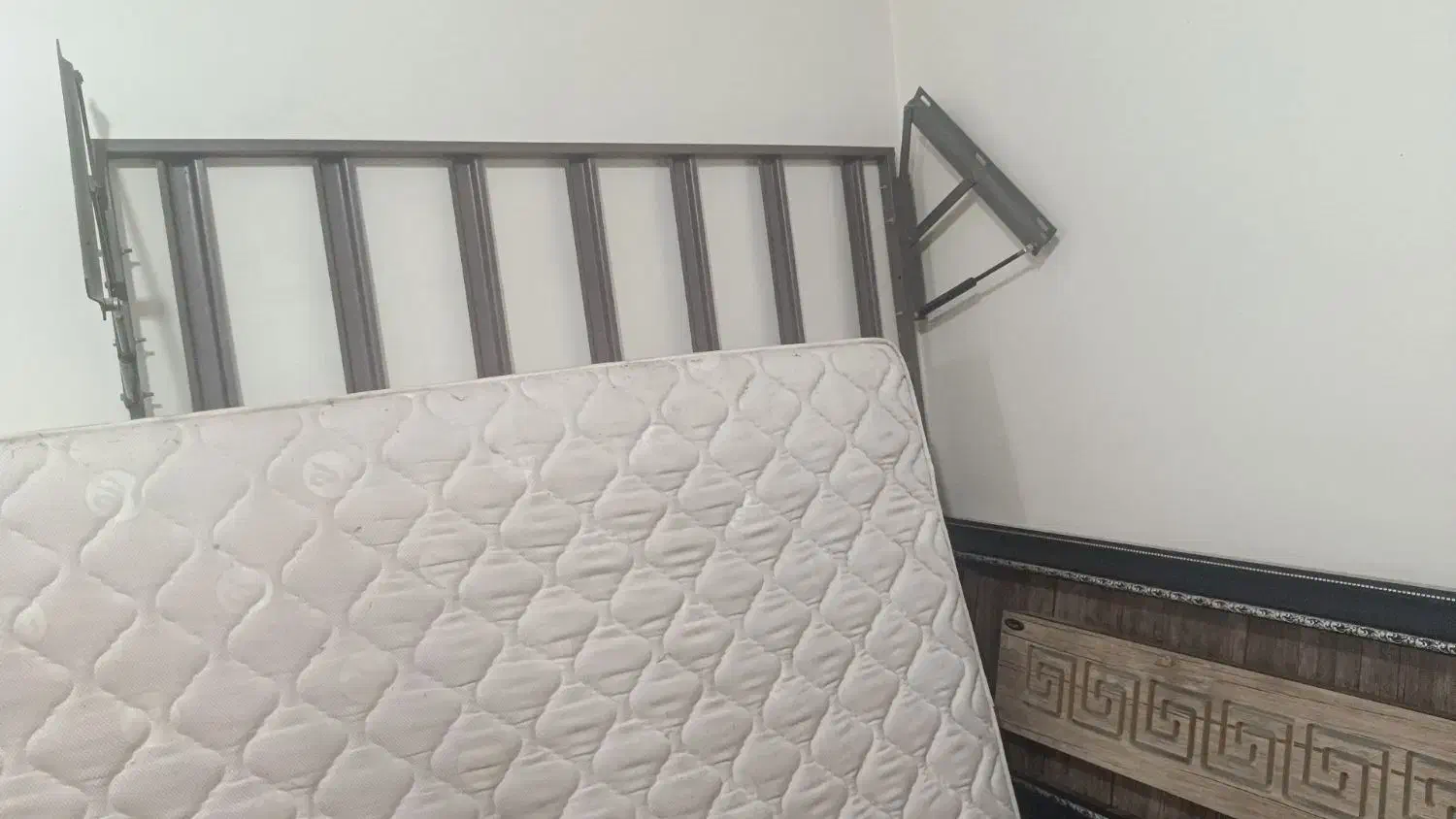 تخت خواب دونفره همراه با تشک کاملا سالم در حد نو|تشک تختخواب|شوشتر, |دیوار