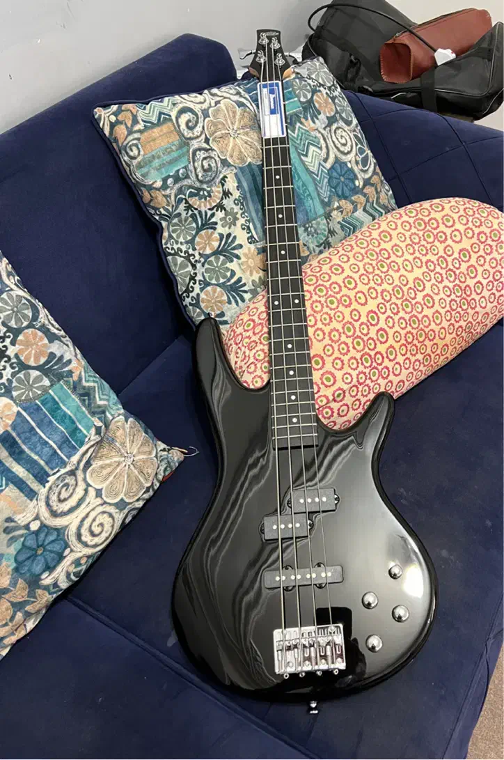 گیتار بیس Ibanez GSR200|گیتار، بیس، امپلیفایر|شیراز, حومه شیراز|دیوار