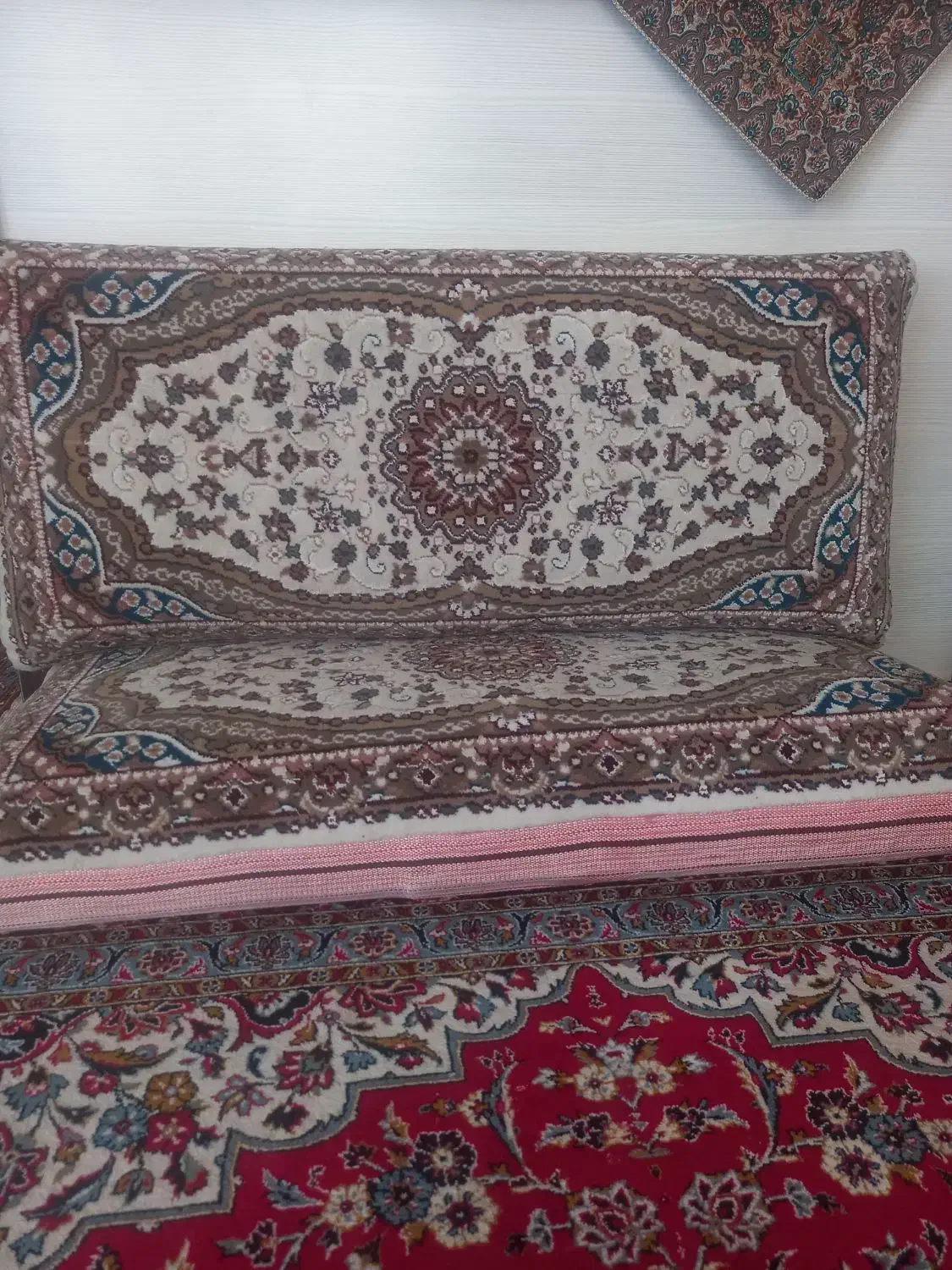 ۲جفت پشتی گل برجسته کرم نو|پشتی|مشهد, کوی ولیعصر|دیوار
