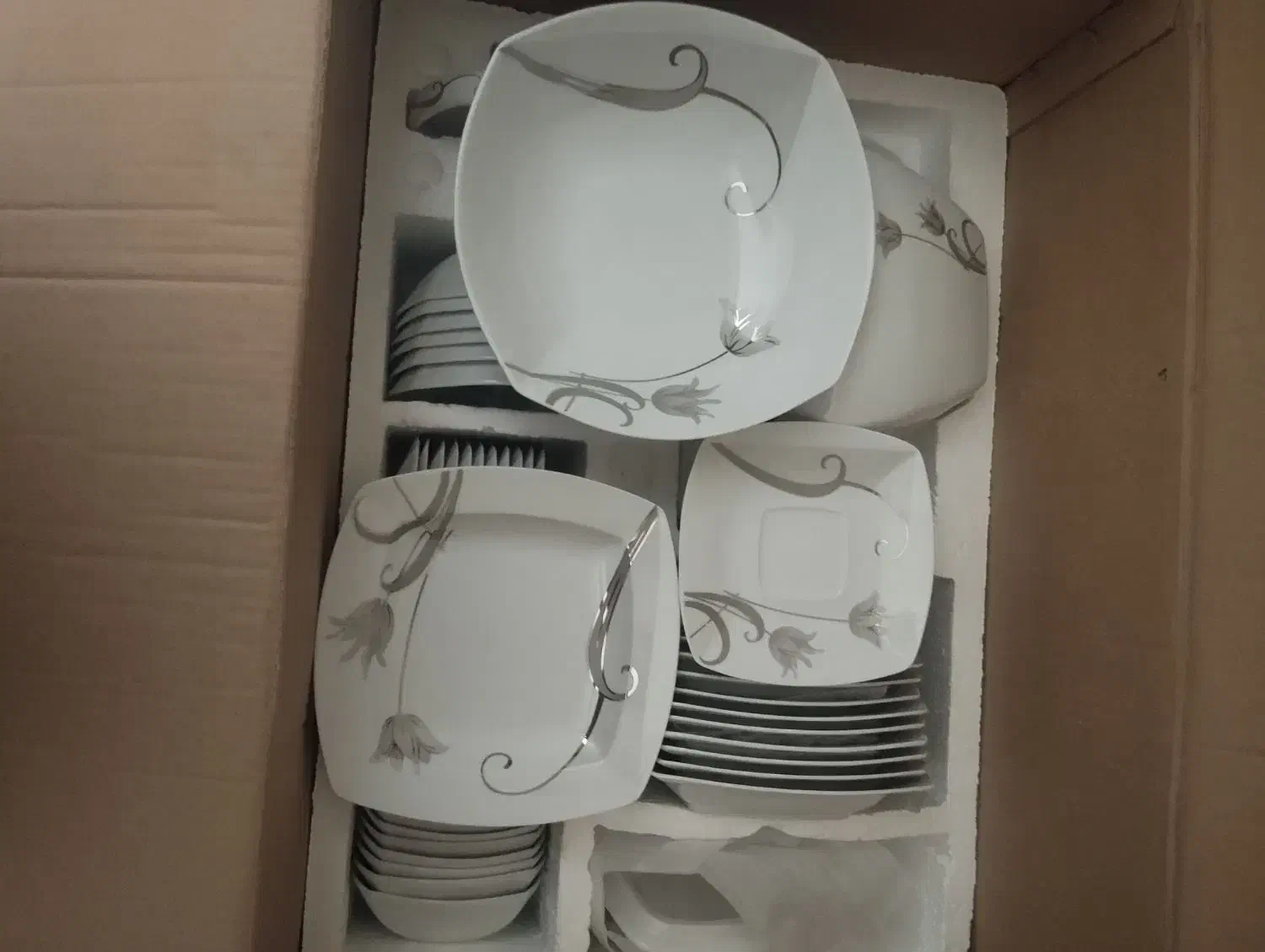 سرویس ۱۲نفر نو مناسب جهیزیه|ظروف سرو و پذیرایی|ملک‌آباد, |دیوار