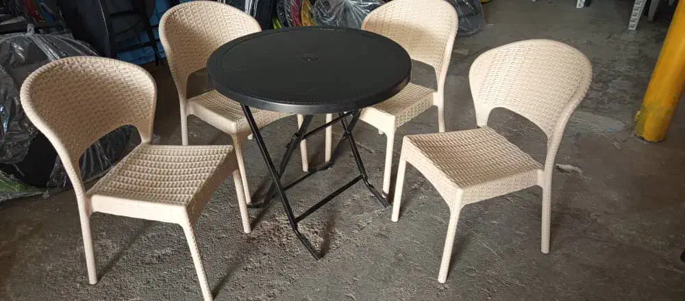 صندلی حصیری باغی بدون دسته|صندلی و نیمکت|شیراز, محراب|دیوار