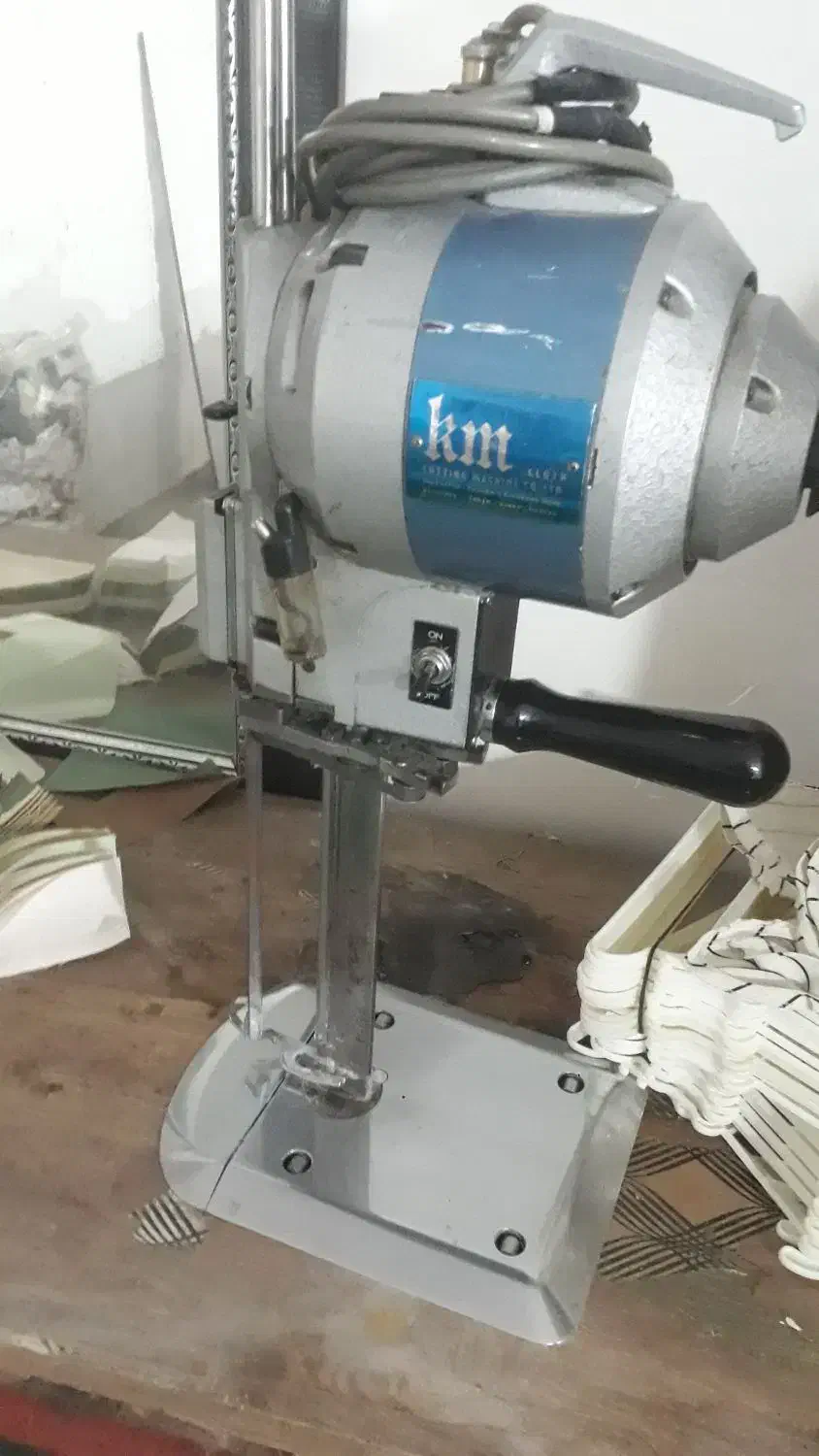 یک عدد قیچی برش. قد زن شوتینگ. میز برش کاری|ماشین‌آلات صنعتی|تهران, افسریه شمالی|دیوار