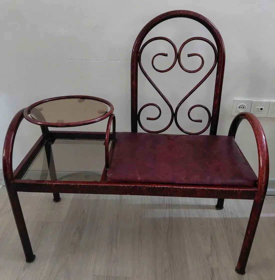 صندلی تلفن|میز تلفن|گلبهار, شهر جدید گلبهار|دیوار