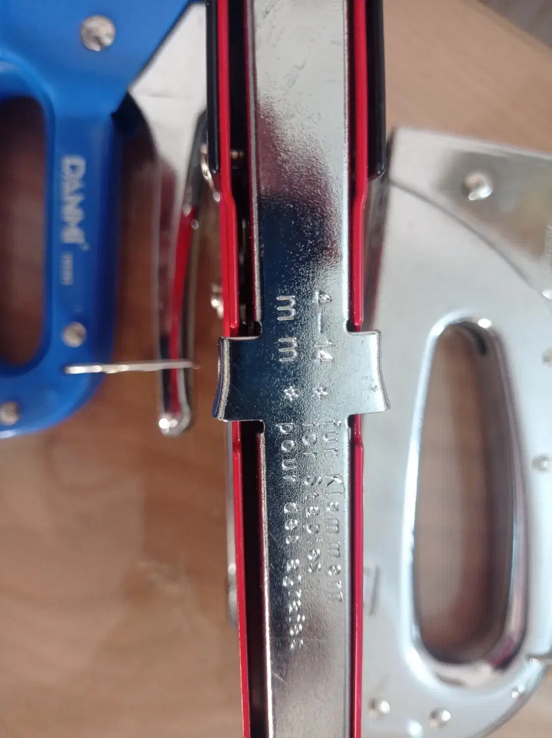 دستگاه منگنه کوب|ابزارآلات|رشت, معلم|دیوار