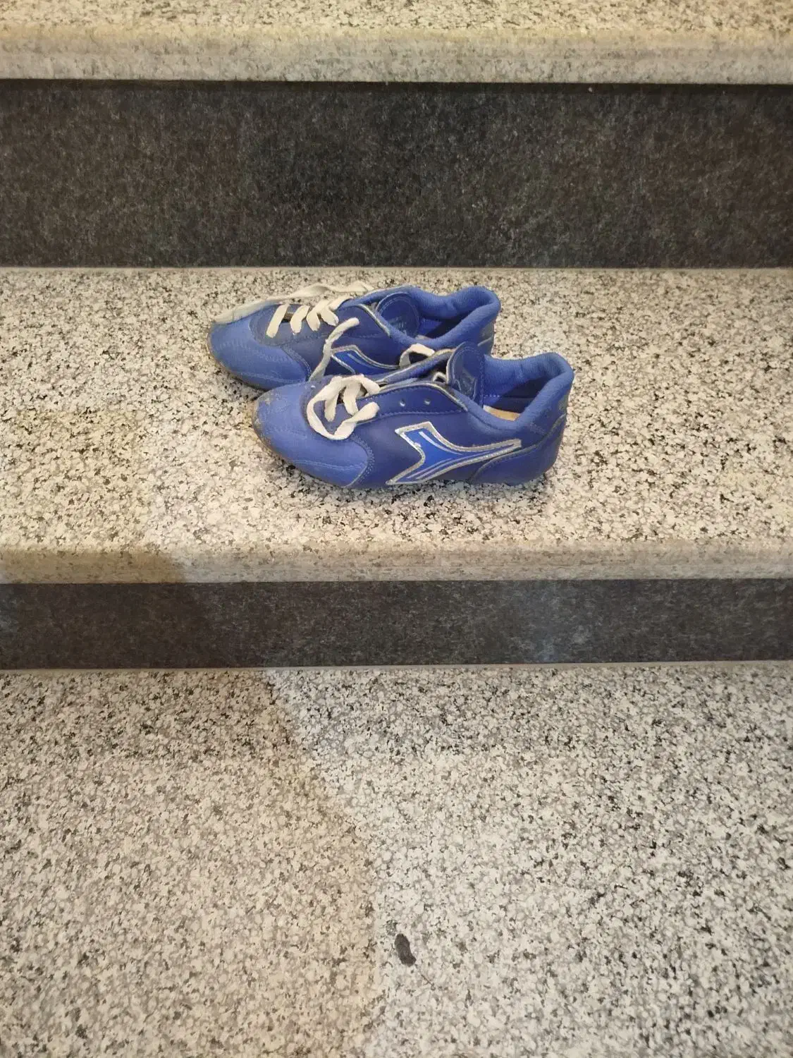 فروش کفش فوتبالی|کیف، کفش، کمربند|شیراز, شهرک جماران|دیوار