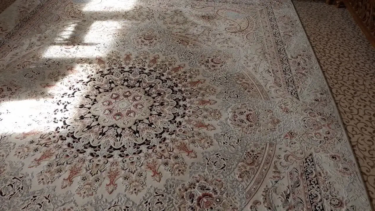 فرش گل برجسته دستبافت گونه قیطران|فرش|هشتگرد, فاز ۳ مهستان|دیوار