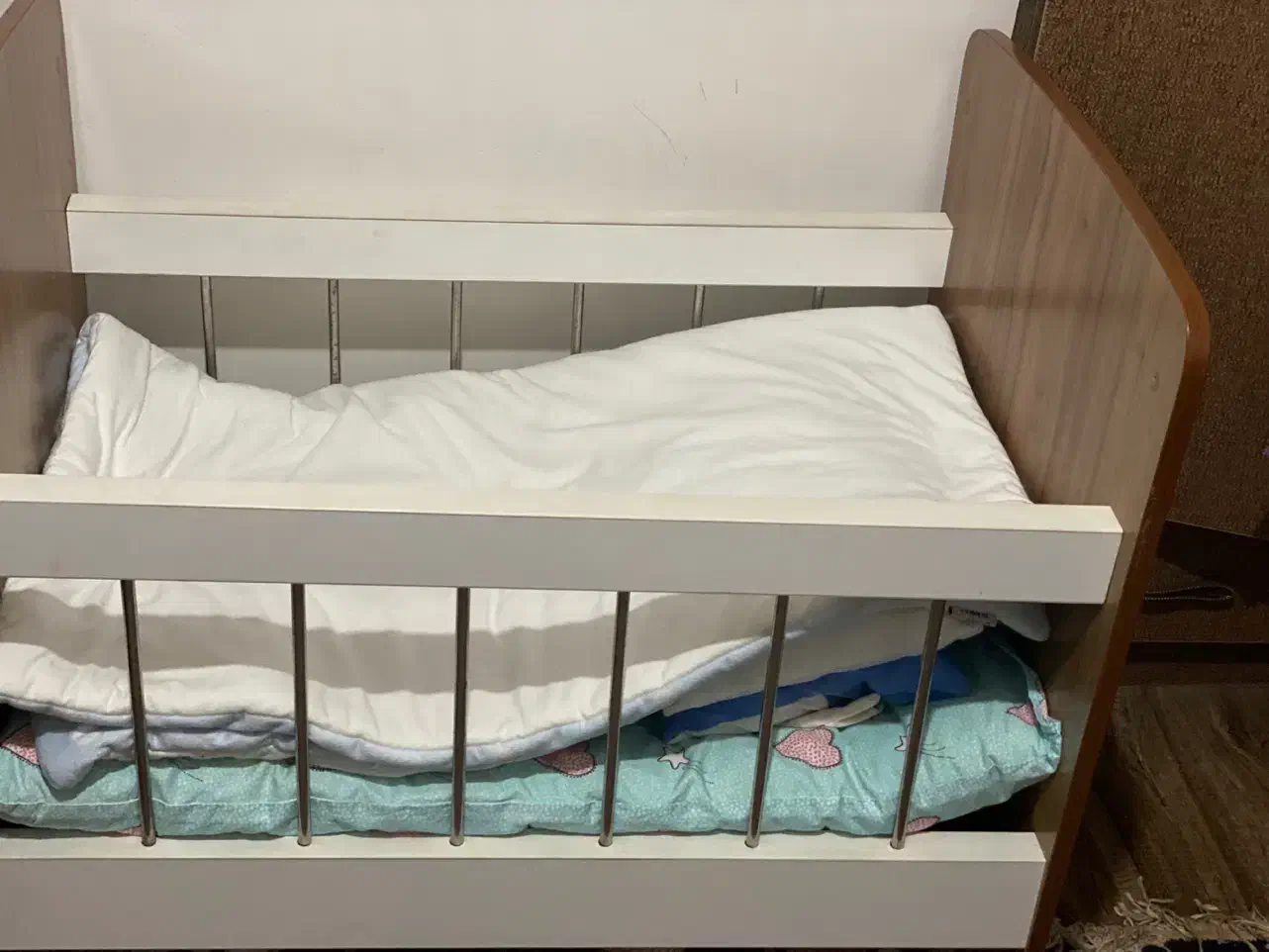 تخت و صندلی غذای کودک|تخت و صندلی بچه|رشت, یخسازی|دیوار